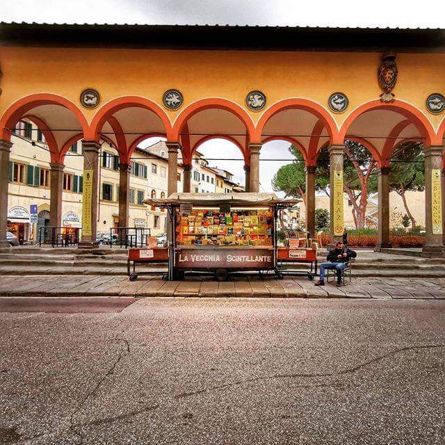 Cessione posteggio fisso libri usati – Piazza dei Ciompi, Firenze